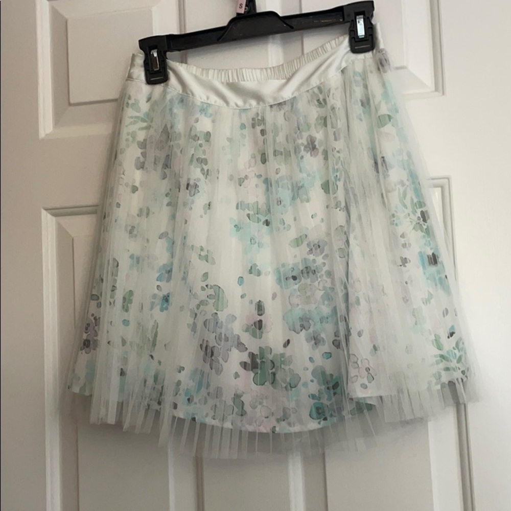 Slowly floral skirt with mesh overlay